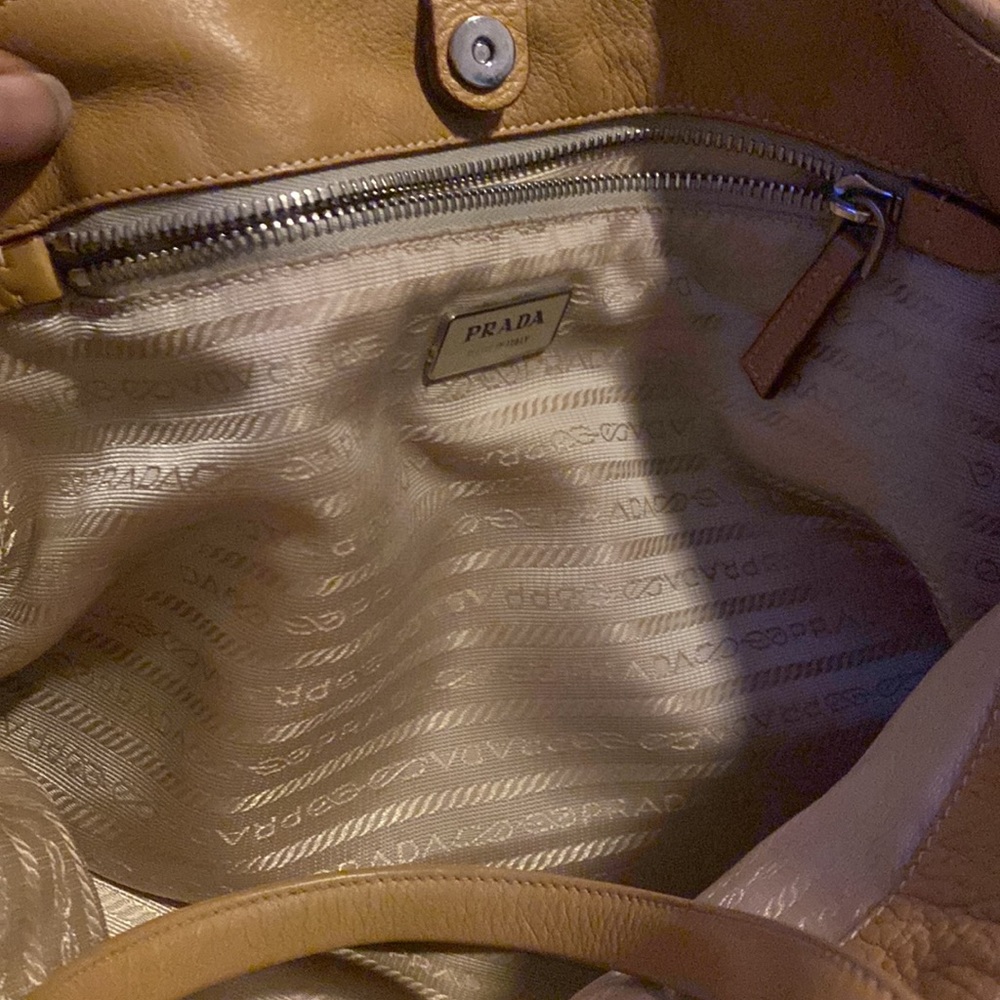 Medium size Tan Prada handbag - Picture 4 of 11